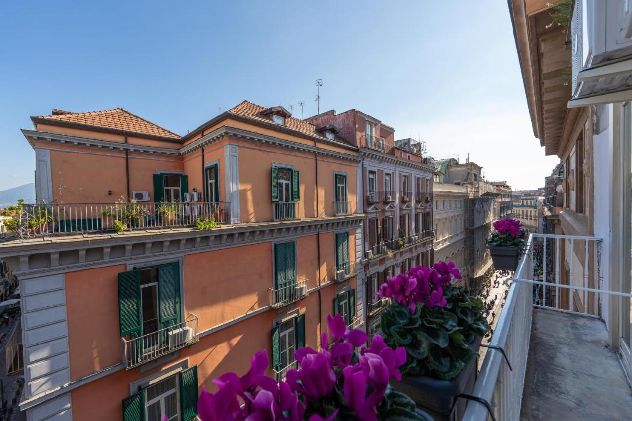 Teatro Toledo 272 Bed & Breakfast Napoli Dış mekan fotoğraf