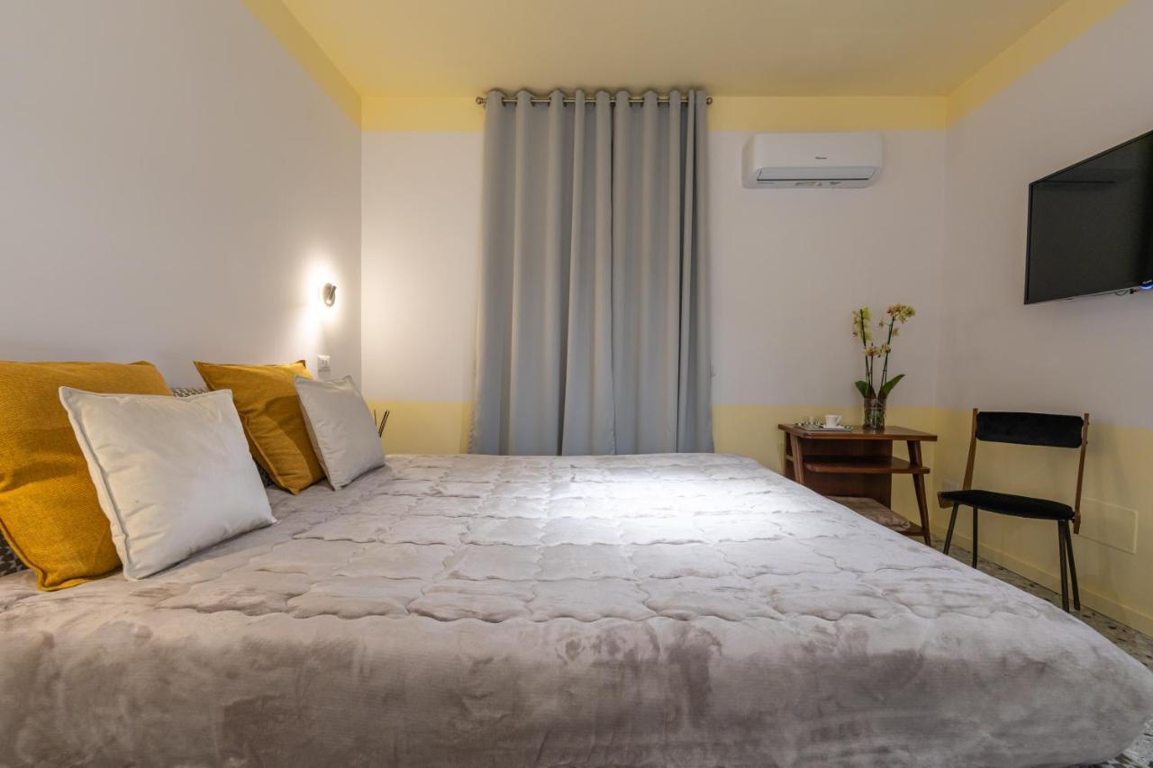 Teatro Toledo 272 Bed & Breakfast Napoli Dış mekan fotoğraf