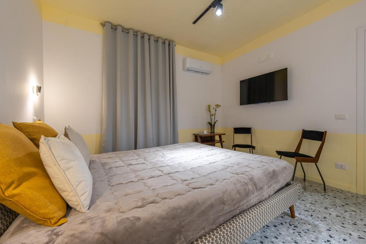Teatro Toledo 272 Bed & Breakfast Napoli Dış mekan fotoğraf