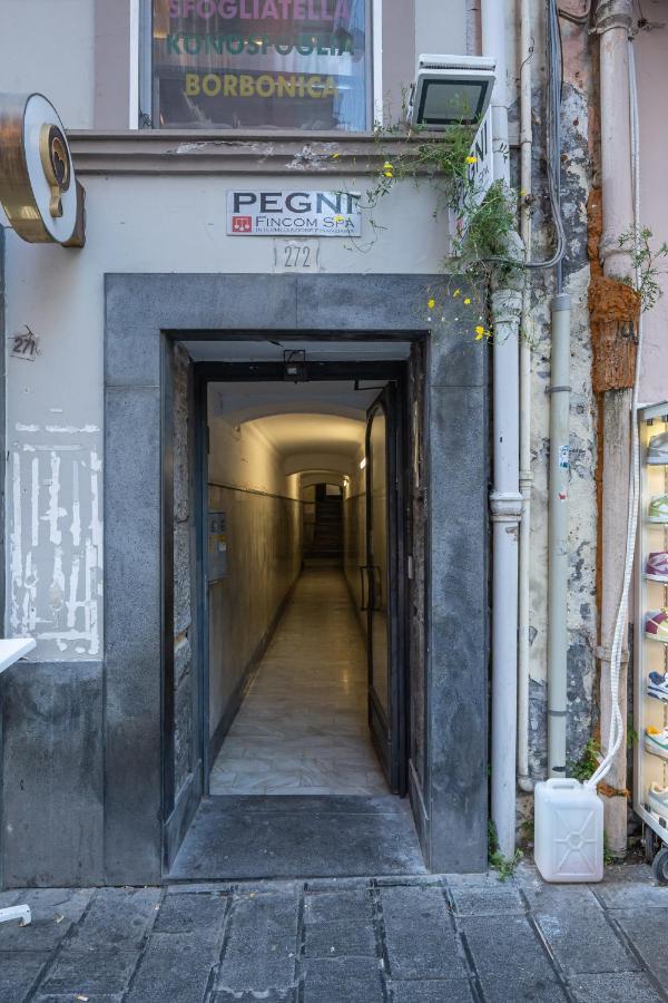 Teatro Toledo 272 Bed & Breakfast Napoli Dış mekan fotoğraf